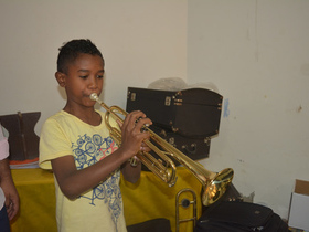 Prefeito fez entrega de instrumentos para Banda Dosa Fernandes