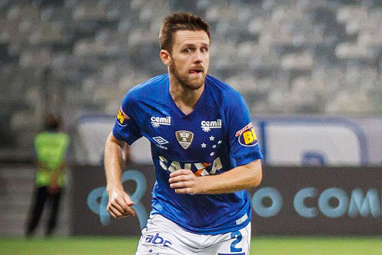 Cruzeiro confirma rescisão de contrato de Ezequiel