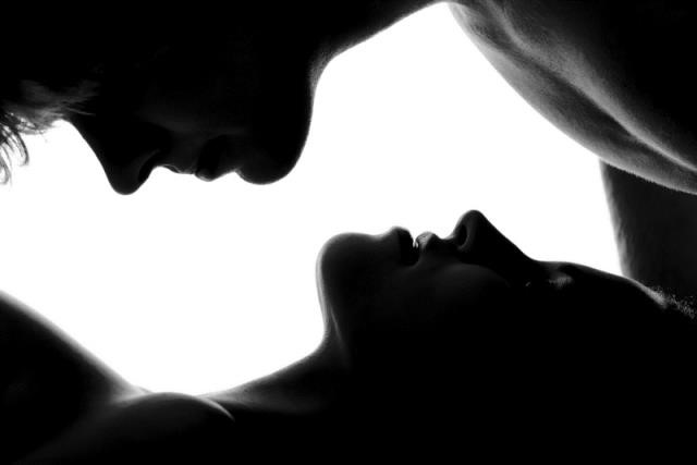 Você sabe por que a maioria das pessoas costuma fazer sexo à noite?