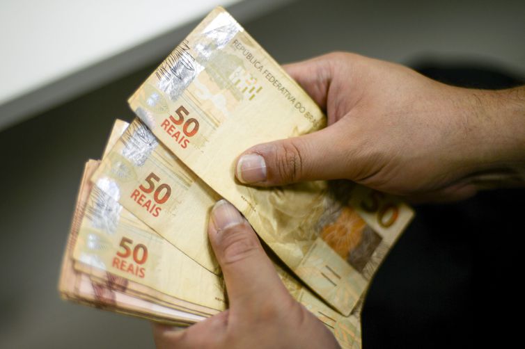 Aposentado do INSS que ganha acima do salário mínimo terá reajuste de 3,43%