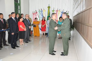 Governador participa da passagem de comando no 25º BC