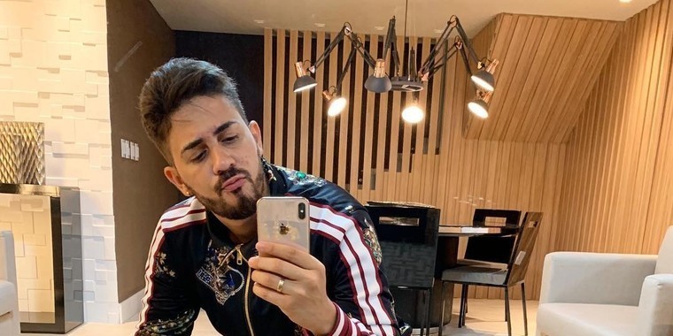 Carlinhos Maia compra mansão e comemora: "Nasci para ser feliz"