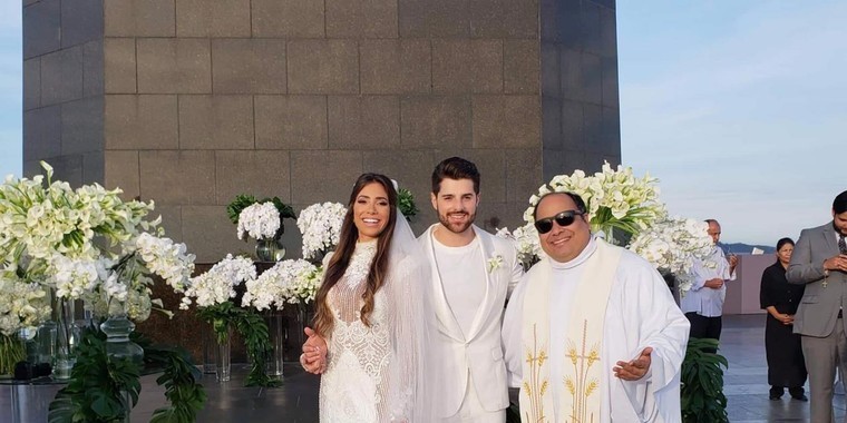 DJ Alok se casa com médica Romana Novais aos pés do Cristo Redentor
