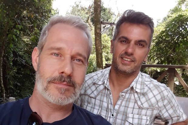 Galã dos anos 90, Nico Puig faz declaração para marido: "Te amo muito"
