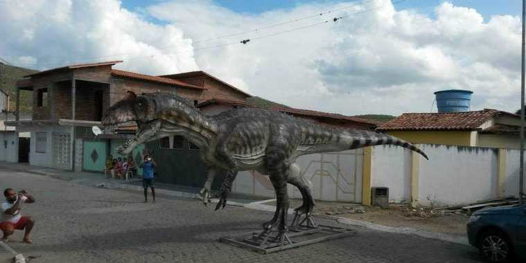 Conheça a cidade da Bahia que tem seu "Parque dos Dinossauros"