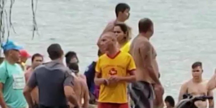 Turistas agridem suspeito de tentar estuprar banhista em praia