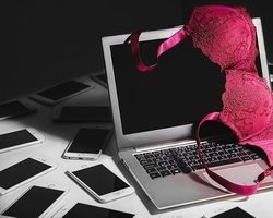 Estudo diz que 1 em 4 brasileiros assistem pornô no ambiente de trabalho
