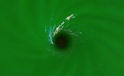 Cientistas simulam buraco negro em tanque de água
