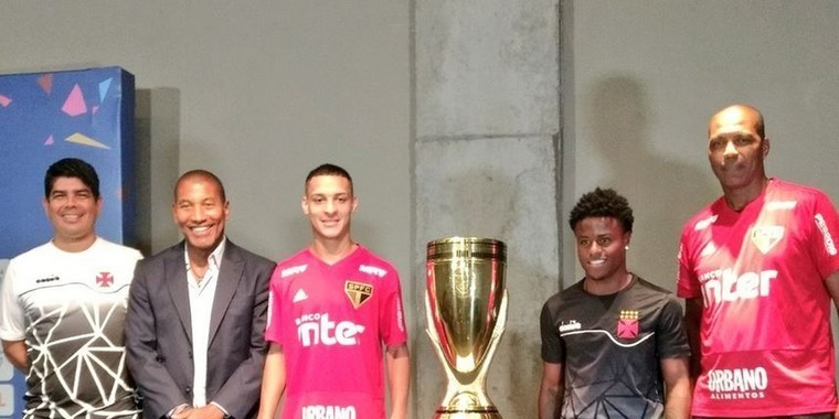 Jogadores realizam sonho de criança