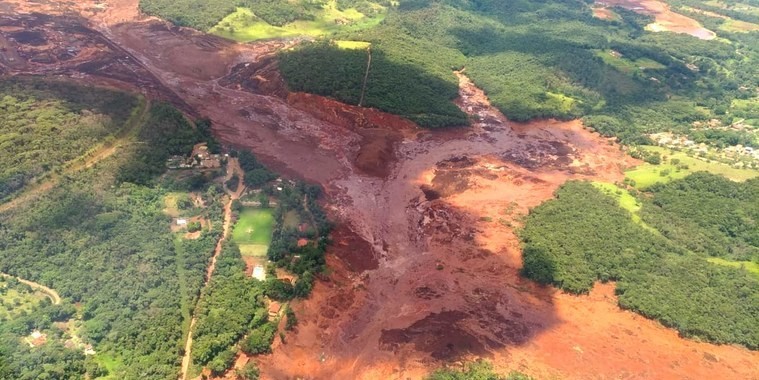 Rompimento de barragem mata 7 pessoas em Minas Gerais; 150 estão desaparecidos