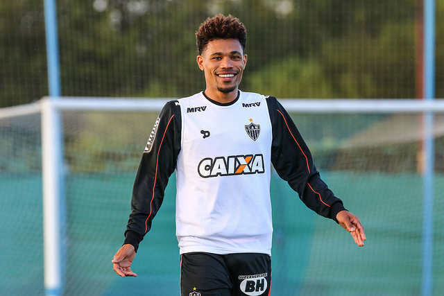 Júnior Urso pode voltar ao futebol brasileiro