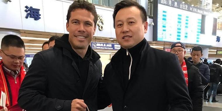 Hernanes agradece passagem por clube chinês