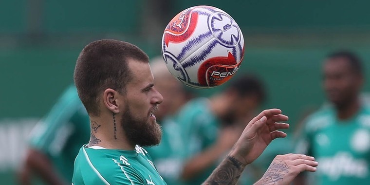 Saiba por que os jogadores do Palmeiras usam uma tira no braço