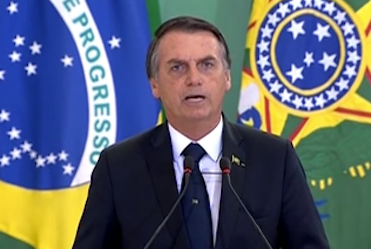 Bolsonaro critica imprensa e diz que vai democratizar verba
