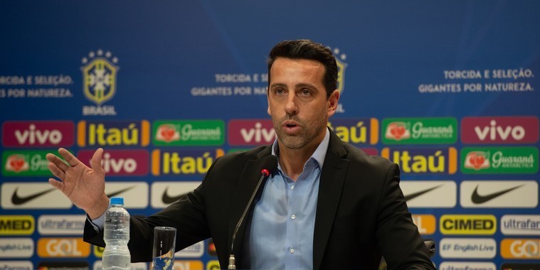 Edu Gaspar recebe convite de clube inglês
