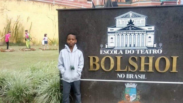 Brasileiro de 9 anos vai estudar balé no Bolshoi graças a vaquinha online