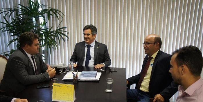 Prefeito de Santo Inácio Tairo Mesquita participa de evento em Brasília