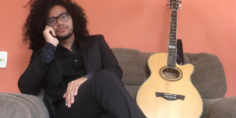 Violonista clássico Daniel Santiago toca no Palácio da Música