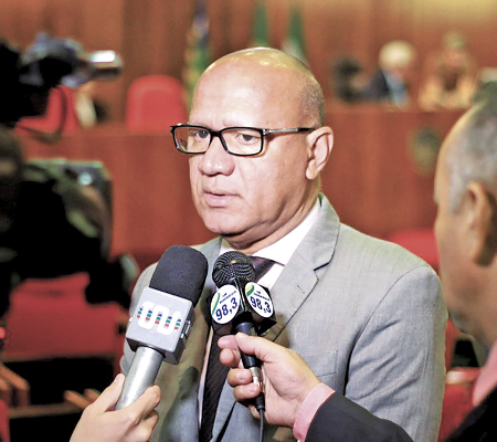 Franzé resiste à retirada de sua pré-candidatura à PMT