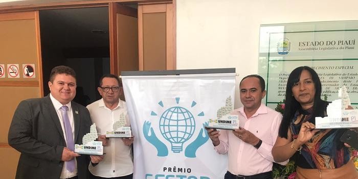 Prefeito de Santo Inácio e Secretário de Educação Recebem Prêmio Gestor Educador