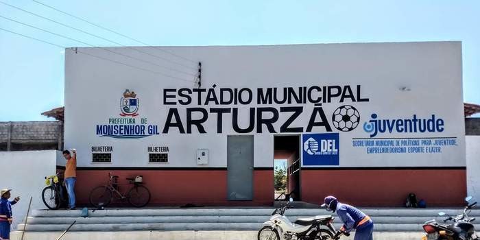 Recuperando e construindo novos equipamentos em Monsenhor Gil