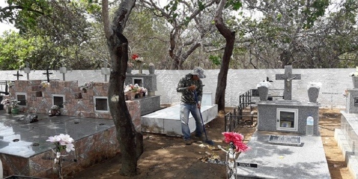 Prefeitura de Dom Expedito Lopes intensifica limpeza nos cemitérios