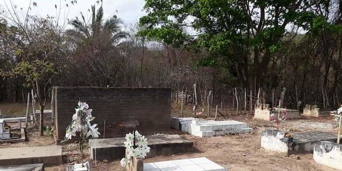 Prefeitura manda limpar cemitérios para visitação do 2 de novembro