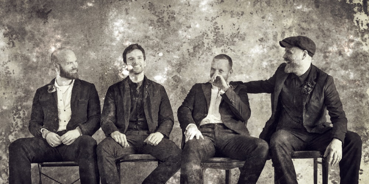 Coldplay divulga 2 singles para aquecer estreia de álbum. Veja vídeo!