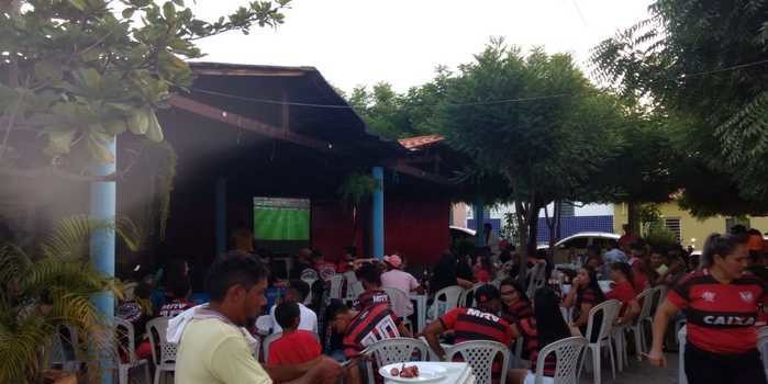 Em Monsenhor Gil torcedores se reuniram e assistiram final da Libertadores da América