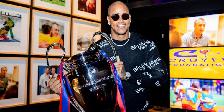 Leo Santana visita sede do Barça e assiste Messi jogar contra o Slavia