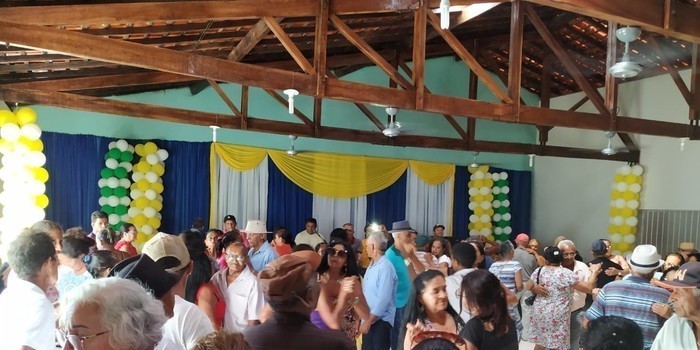 Com um grande baile prefeitura faz encerramento do tradicional Forró dos idosos em Monsenhor Gil