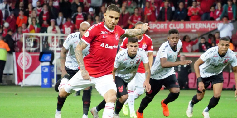 Boca volta à carga por Guerrero e cogita pagar multa