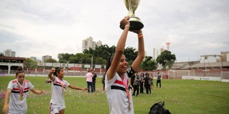 Futebol feminino fecha 2019 com oito finais em dez torneios