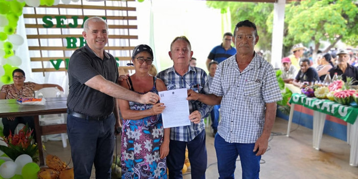 Ao lado do INCRA, dr. Wagner entrega títulos de posse na zona Rural