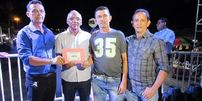 Prefeito Ananias André encerra semana cultural com chave de ouro