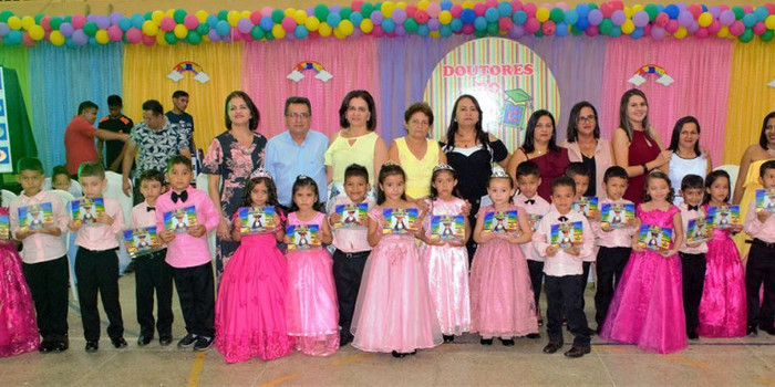 Doutores do ABC: U.E Vó Binoca realiza solenidade de formatura