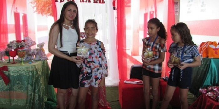 Escola Cícero Lopes premia alunos e leitores nota 10