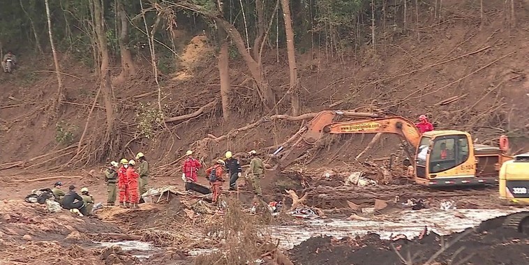 Bombeiros retomam buscas pelo 8º dia em Brumadinho