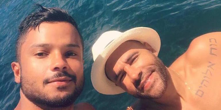 Humorista da Globo assume romance gay e se declara na internet