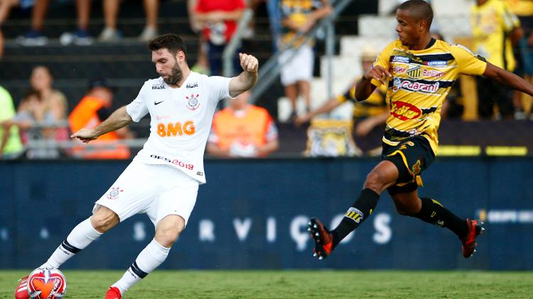 Corinthians joga pouco, erra de novo e perde do Novorizontino