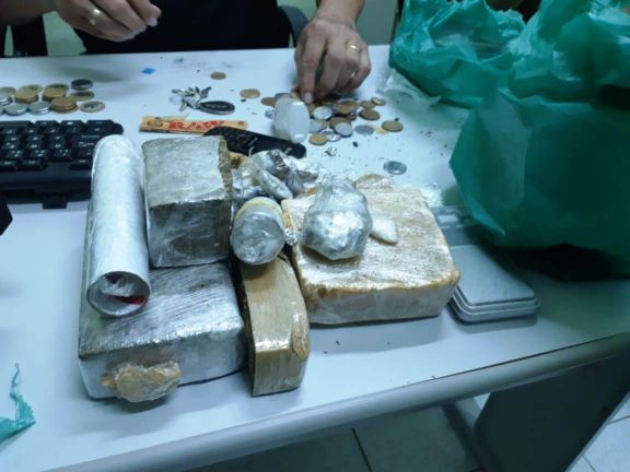 PM prende acusados de tráfico, mas delegado os solta
