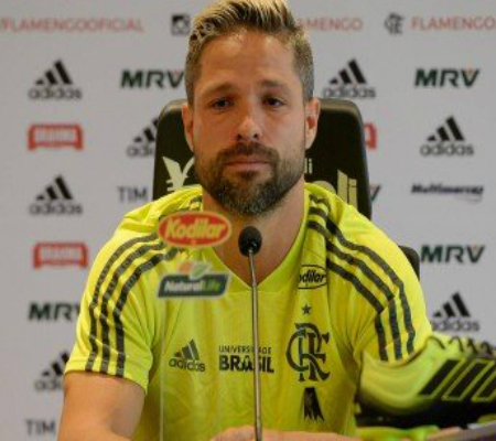 "Podia estar ali": Diego chora ao falar de fogo e sobrinho do sub-14