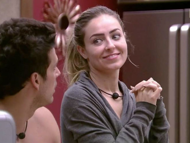 BBB 19: "Estou adorando fazer leva e traz", afirma Paula a Maycon