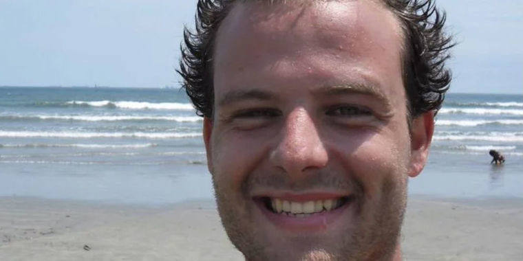 Ator revela que pulou do quinto andar de hotel porque estava drogado