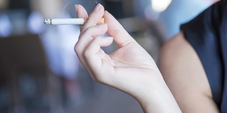 Seis truques para tirar o cheiro de cigarro de casa e do carro
