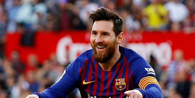 Messi evita euforia após três golaços e assistência em vitória