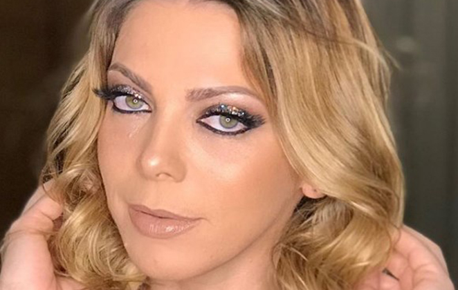 Sheila Mello responde seguidor que questionou se é difícil ser bonita