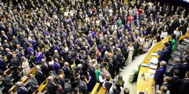 Ex-deputados ganham até R$ 33,7 mil de aposentadoria