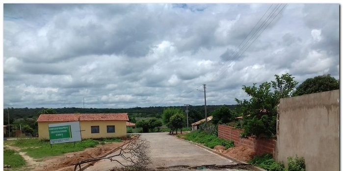 Baixa do Potes é beneficiada com pavimentação em paralelepípedos