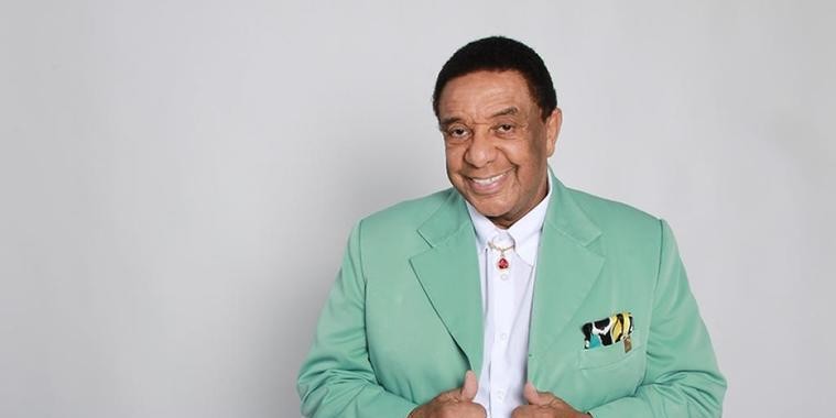 Cantor Agnaldo Timóteo solta a voz na noite de terça
